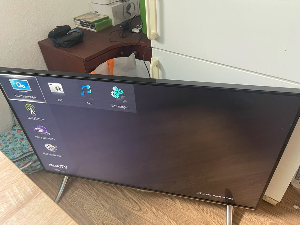 Telefunken LCD Smart tv 43 Zoll an Bastler in Korb