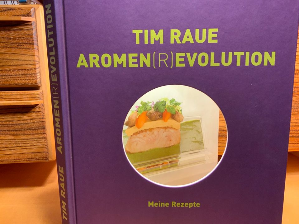 AROMEN{R}EVOLOTION von Tim Raue signiert und unsigniert in Wanderup