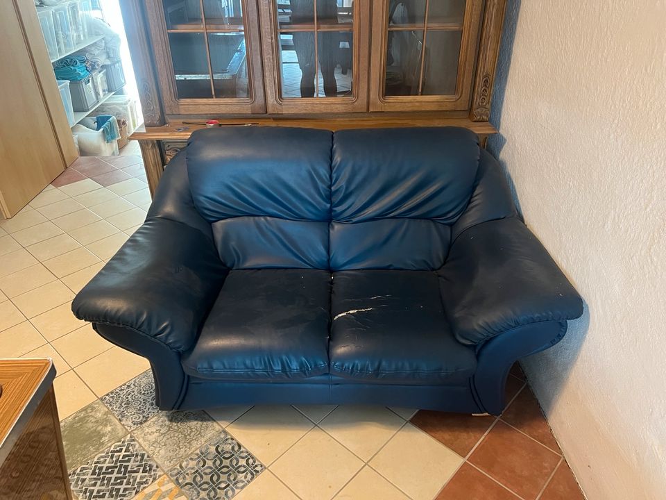 Blaues sofa in Kirchberg