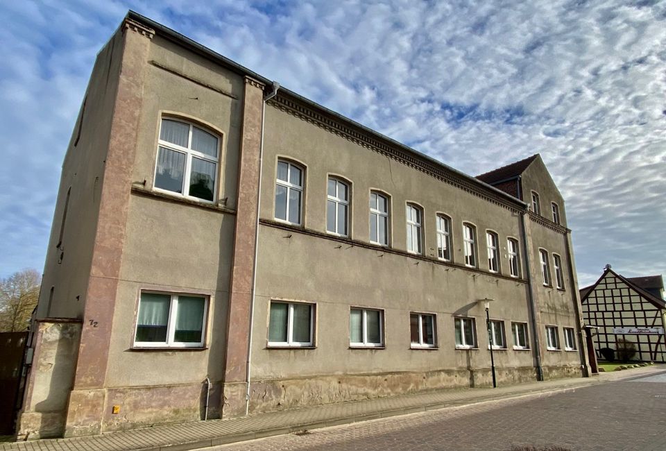 RIESIG: Wahrzeichen-haftes Gebäude mit 5000 qm Garten in Lenzen (Elbe)