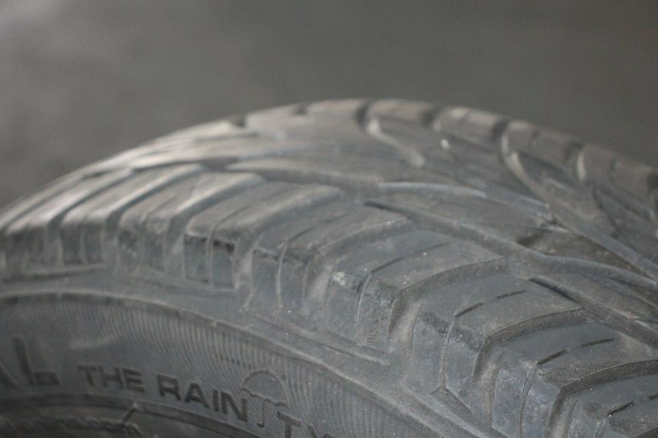 ► 4 Sommerreifen Uniroyal RainExpert 185/60R15 84H 185 60 15 in Mörfelden-Walldorf