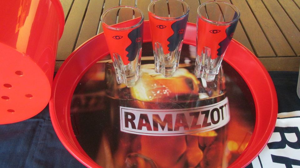 Ramazzotti Eiswürfelbehälter Tablet Schürze und Schlüsselanhänger in Zeitz