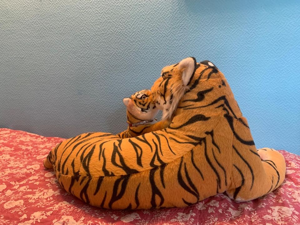 Neues XXL Kuscheltier Tiger Mama mit Kind in Braun, in Berlin