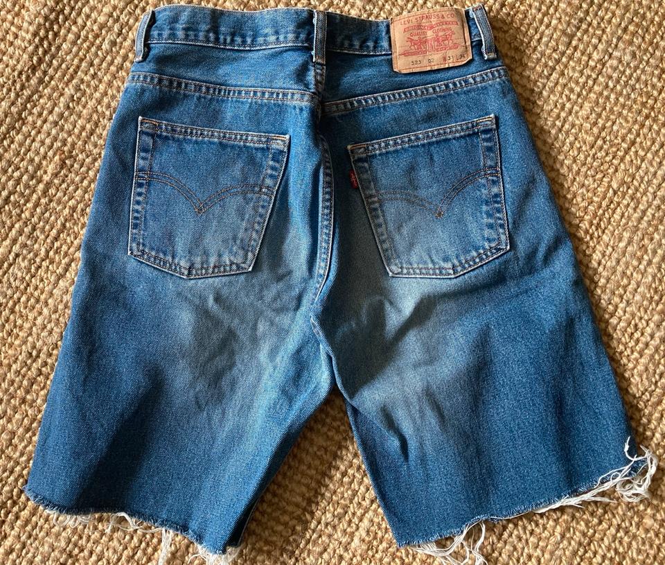 Levis Jeanshose 31 34 denim Shorts kurze Hose Hotpants Fransen in Bonn