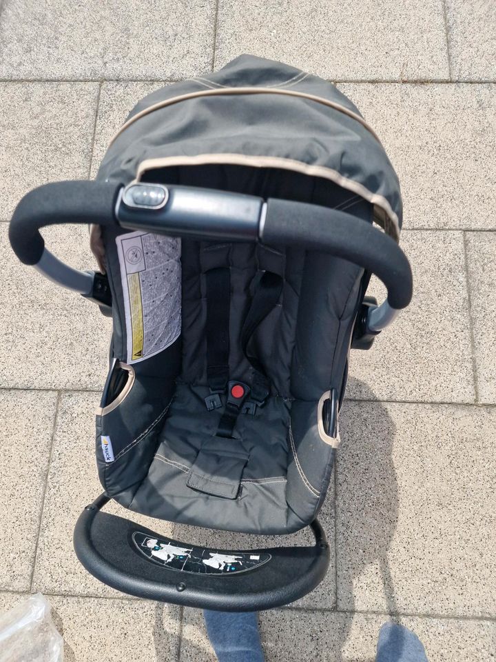 Babys Autositz maxicosi mit isofix für das Auto in Herbolzheim