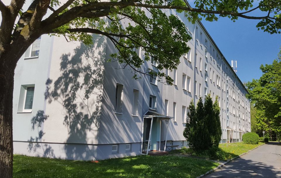 Zentral und beliebt! 3-Raum-Wohnung mit Balkon in Löbau! in Löbau