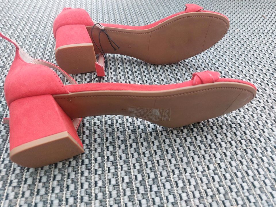 H&M Sandalen rot neu Blockabsatz Gr. 40 41 in Straelen