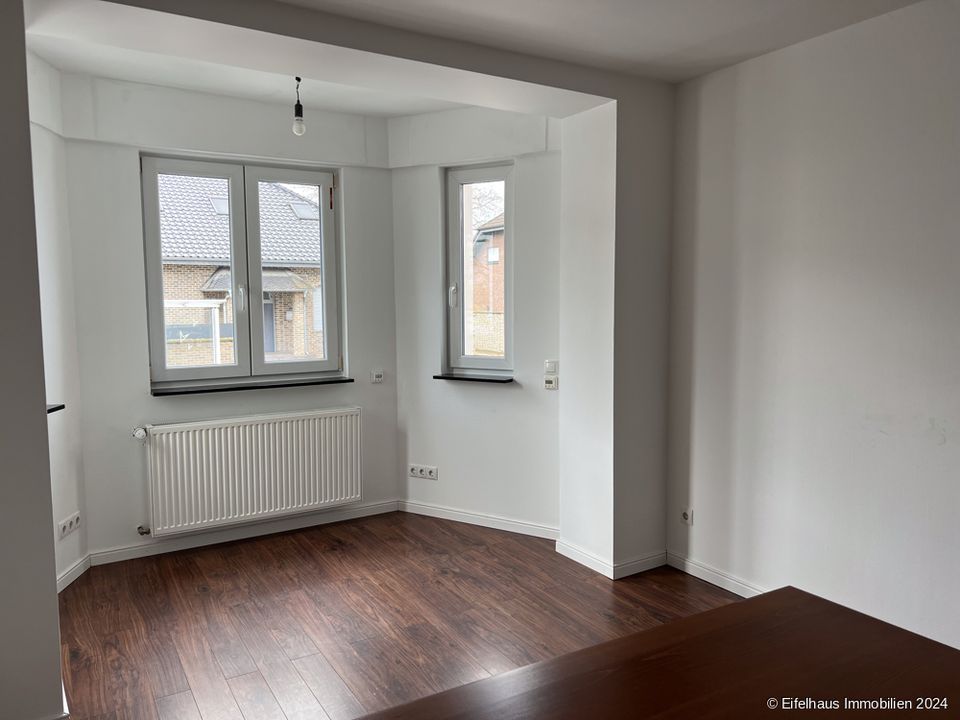 Top gepflegtes, modernes EFH, zentral, 345 m² Wohn-Nutzfläche, Teilung in 3 Wohnungen möglich ... in Euskirchen