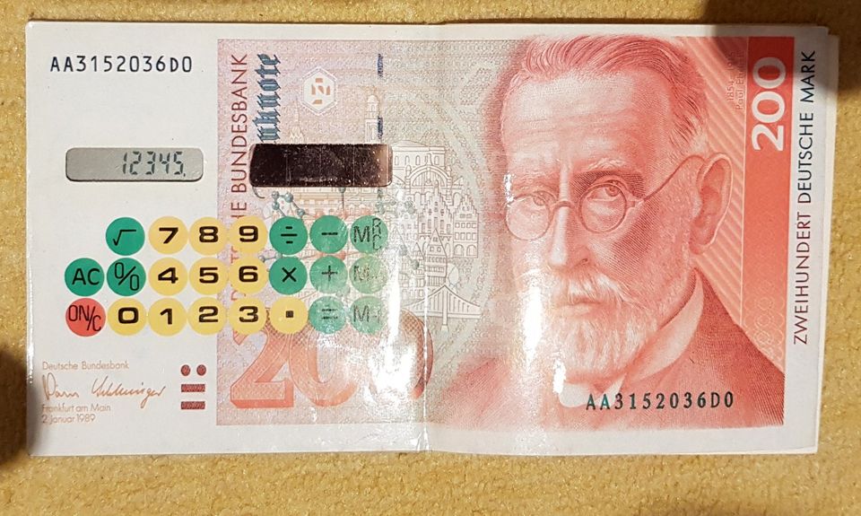 Taschenrechner als 200 DM Geldschein Vintage in Lübeck