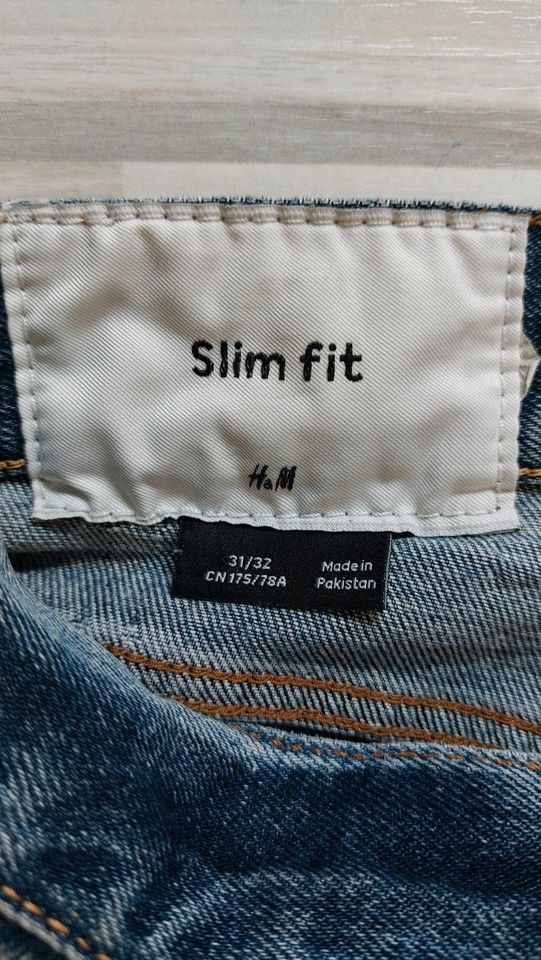 Jeans h&m Gr. 31/32 blau - Slim fit in Solingen