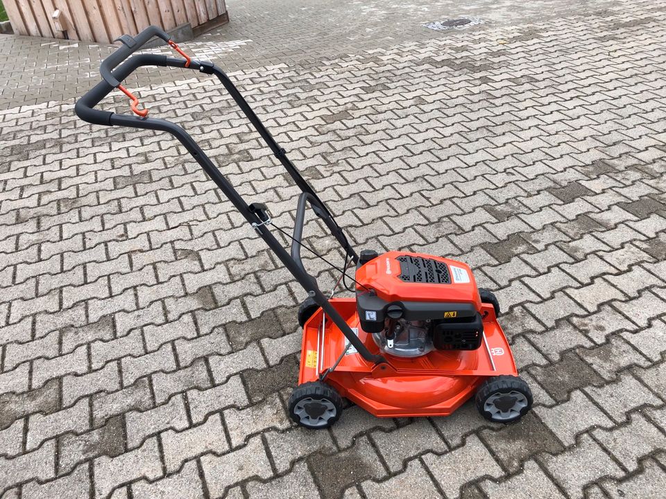 Husqvarna Benzinrasenmäher LB 146 in Teisendorf