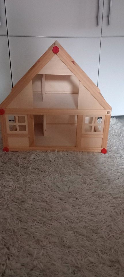 Puppenhaus aus Holz in Salzgitter