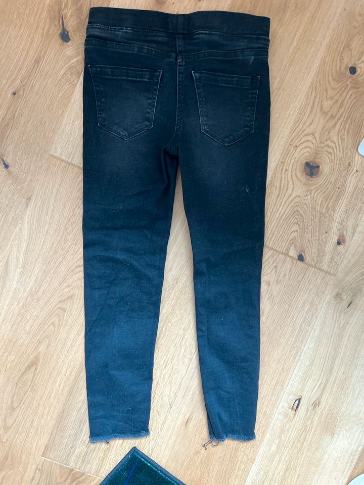 neuwertige Jeans Gr. 128 Verbaudet in Münchsmünster