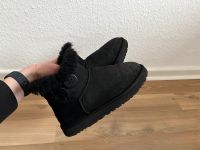 UGG Boots Mini Bailey Button II Schwarz 37 Hannover - Vahrenwald-List Vorschau