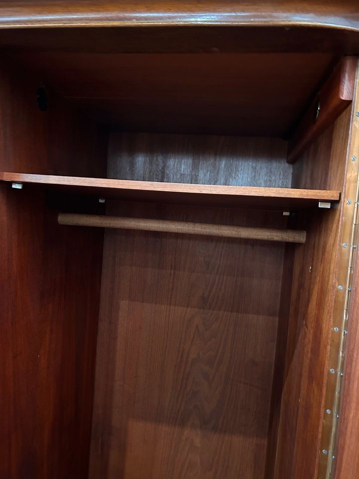 Kleiderschrank/vintage/midcentury/Stange/50er/Vollholz/DDR in Berlin