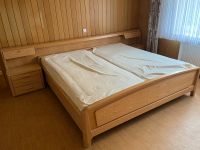 Schlafzimmer mit Doppelbett und großem Schrank Niedersachsen - Schortens Vorschau