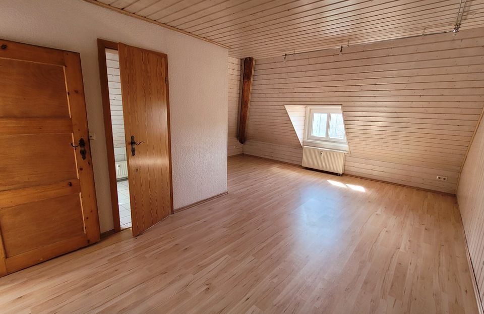 4,5 Zimmer! Schöne Dachgeschosswohnung mit ausgebautem Spitzboden in Gotha