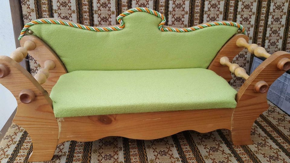 Kleines Sofa aus Holz handgefertigt in Breitenbrunn