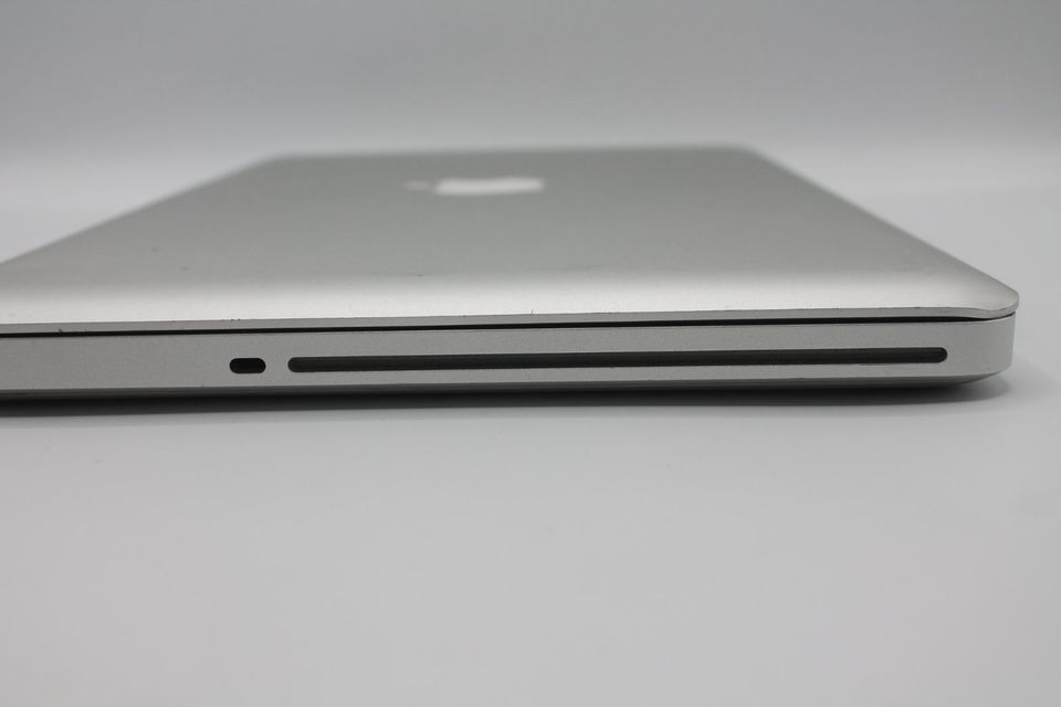 Apple Macbook Pro 13" 2011 Modell A1278 mit OVP und Kabel in Wolfsburg