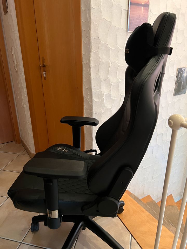 noblechairs EPIC Echtleder Gaming Stuhl - schwarz in Osterode am Harz