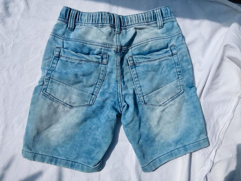 Jeans-Shorts Gr. 140 in Dresden