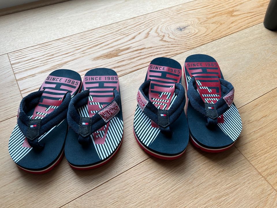 Kinder Flip Flops von Hilfiger in Boxberg