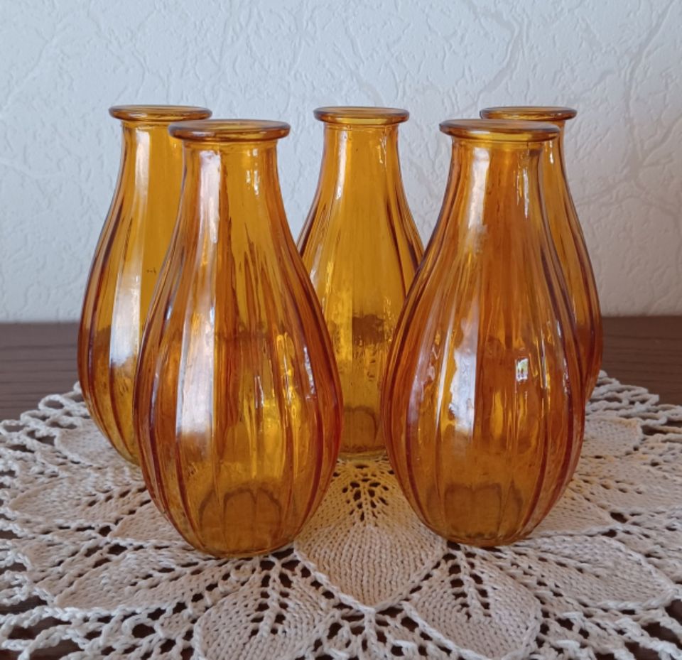 5 braune Glasvasen je 1.00 € zusammen 4.00 € in Schwalbach