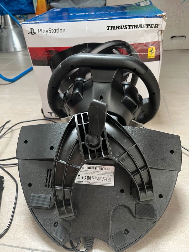 T80 Thrustmaster Ferrari Lenkrad für PlayStation in Centrum