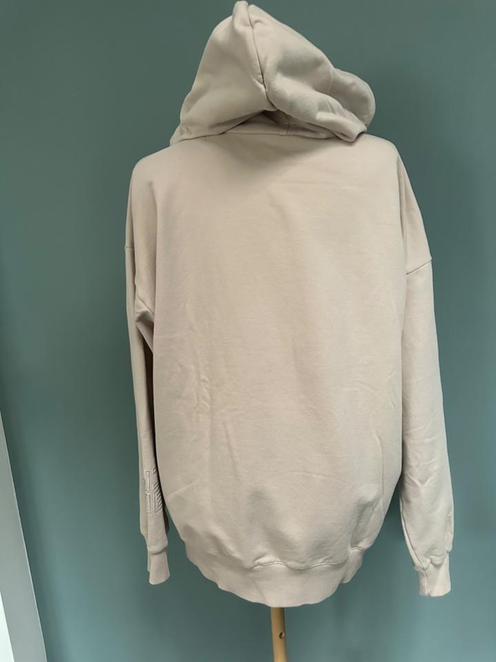 unique HoodieSweat Shirt beige Silber Druck M/ L neu wertig in Heusenstamm