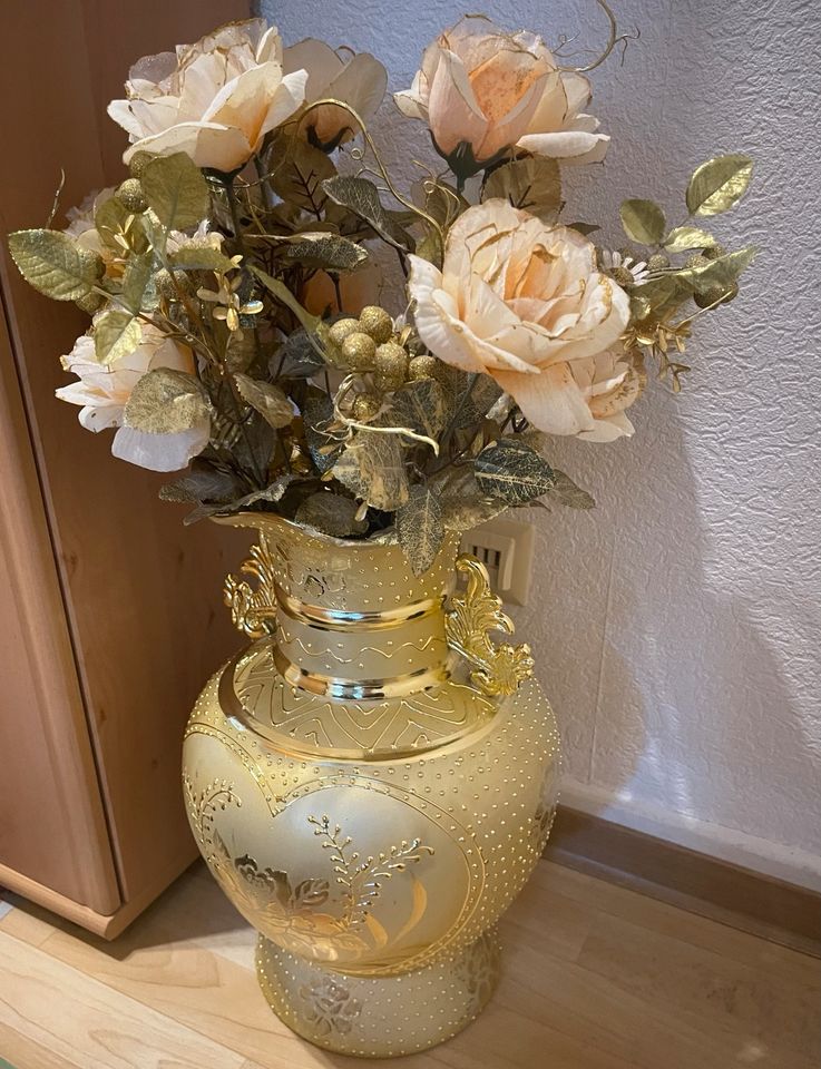 Deko Vase mit Blumen in Raunheim