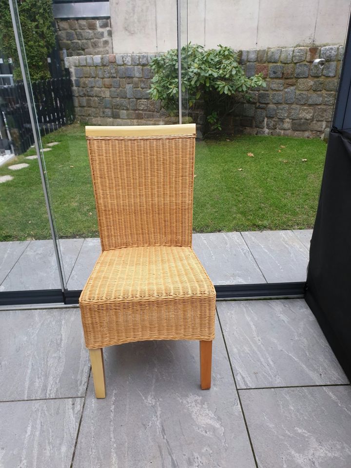 Rattan-Stuhl, Stuhl, Holz, Rattan-Geflecht, Sitzhöhe ca. 48 cm in Kalletal