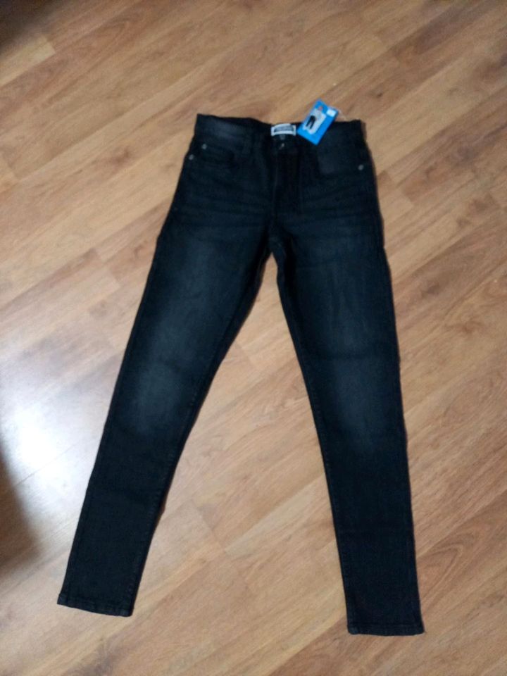 Jeans Hose Größe 152 NEU in Oetzen