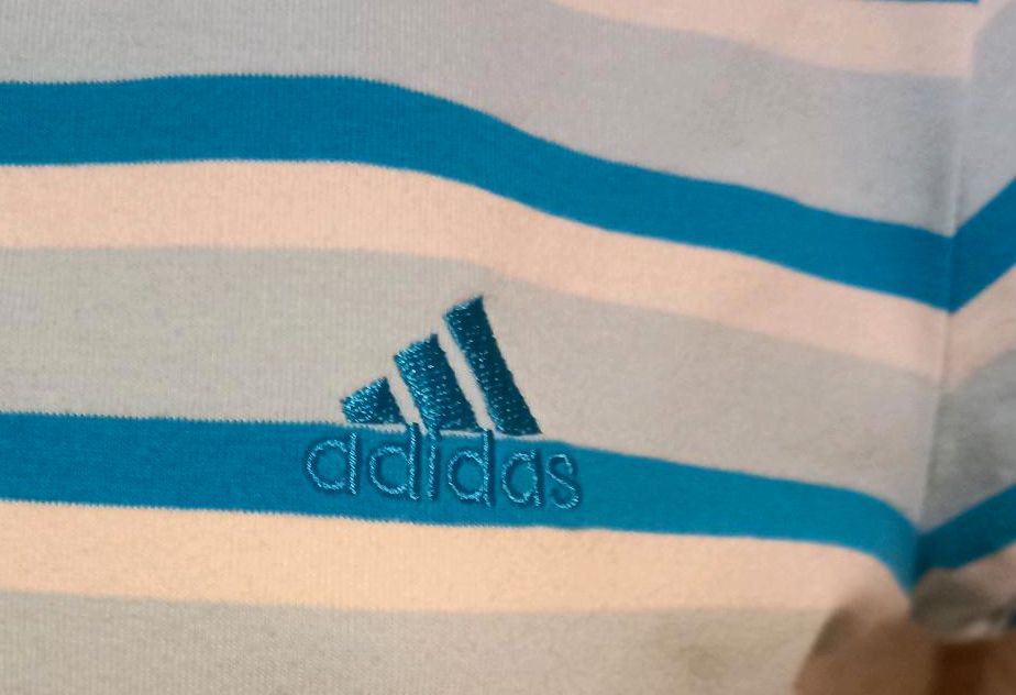 T-Shirt von adidas in Achern