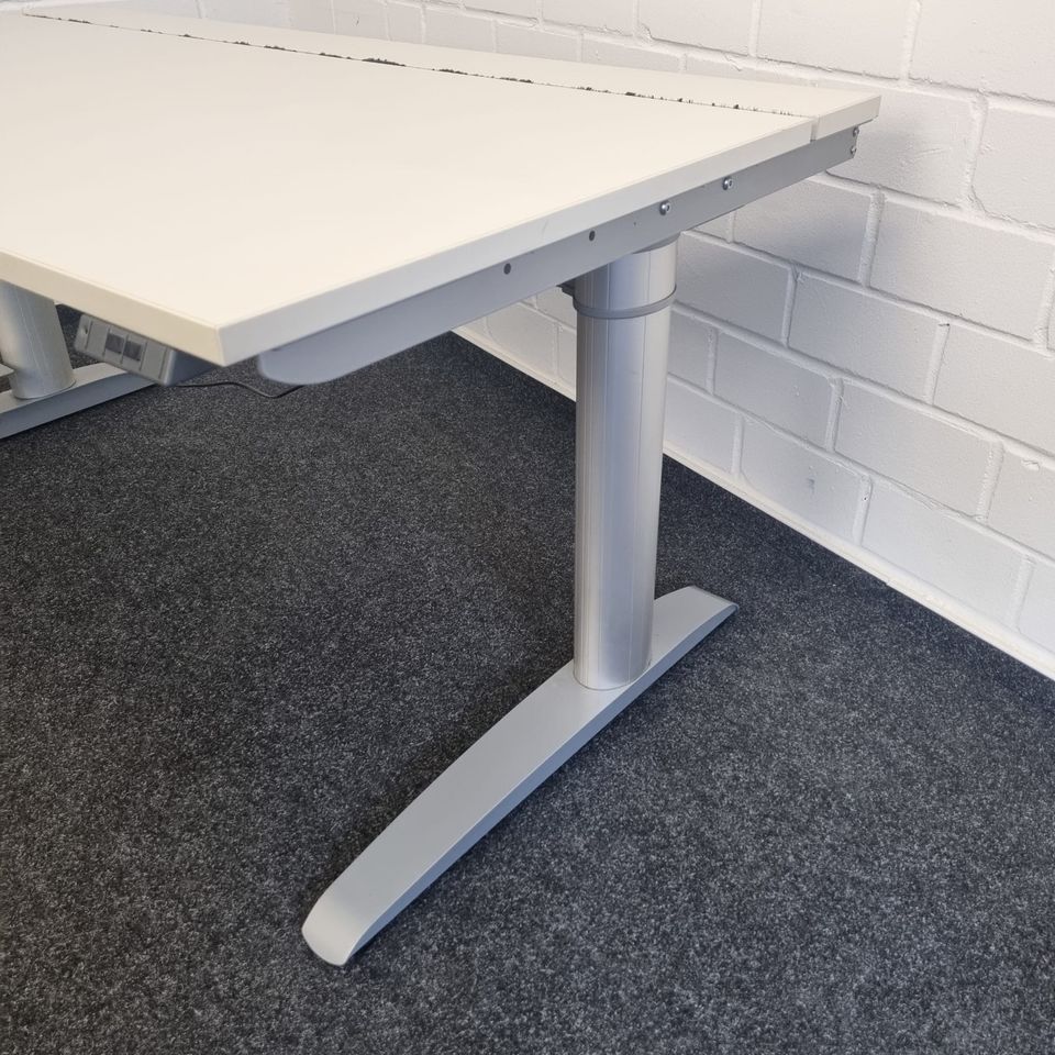 50 x Steh Sitz Schreibtisch / Büromöbel / elektrischer Tisch in Linden
