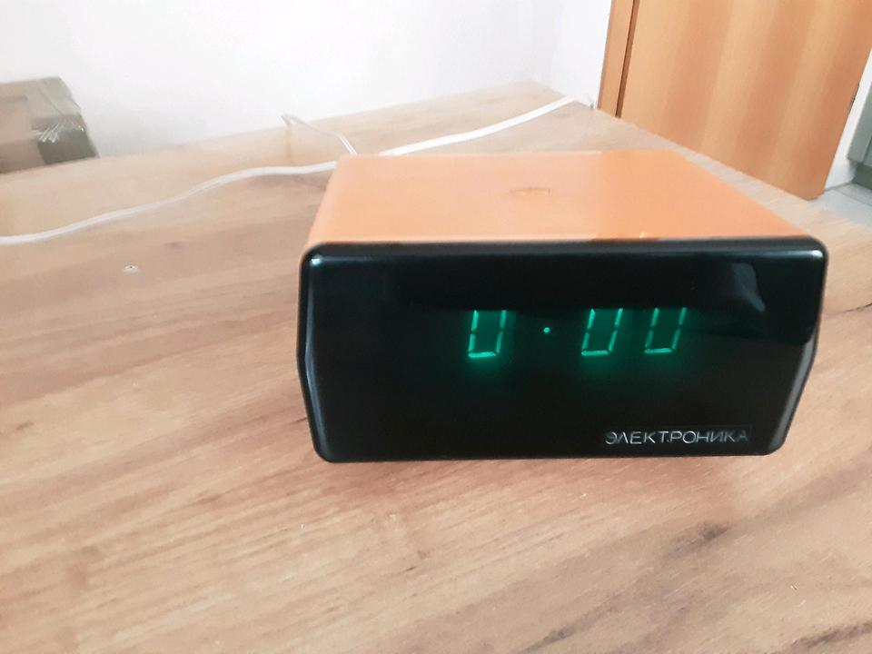 UdSSR Elektronik Uhr Digital vintage Retro Look aus  DDR  Zeiten in Magdeburg