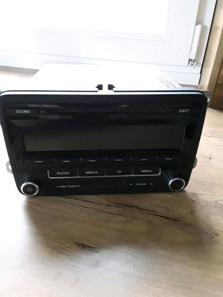 Original VW Autoradio Delphi  mit CD in Harsum