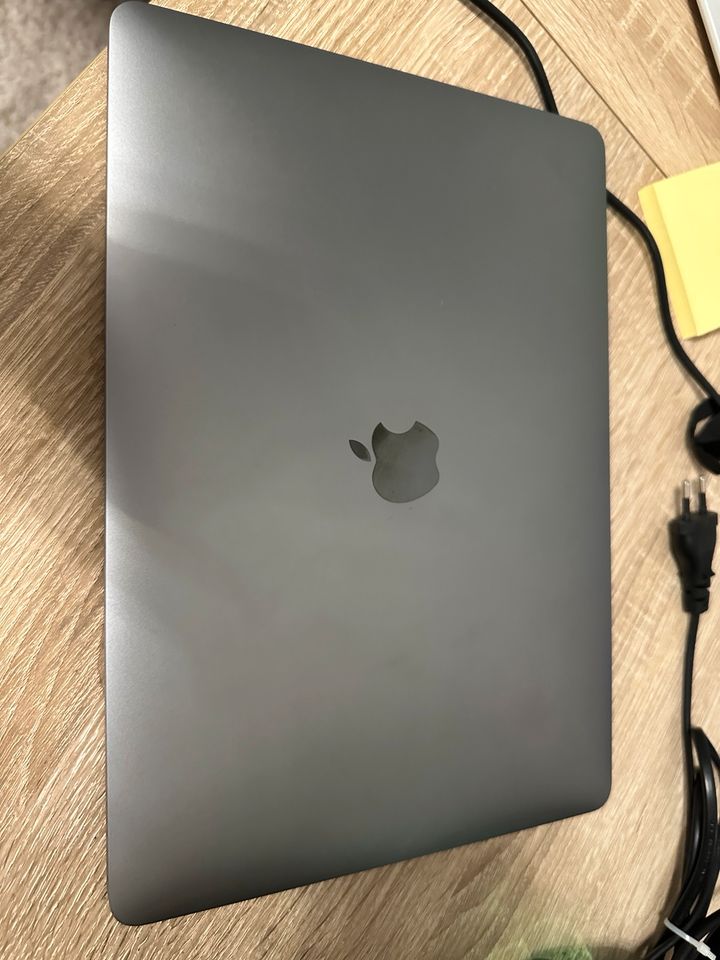 MacBook Pro 13,3 Zoll 2020 in Gersthofen