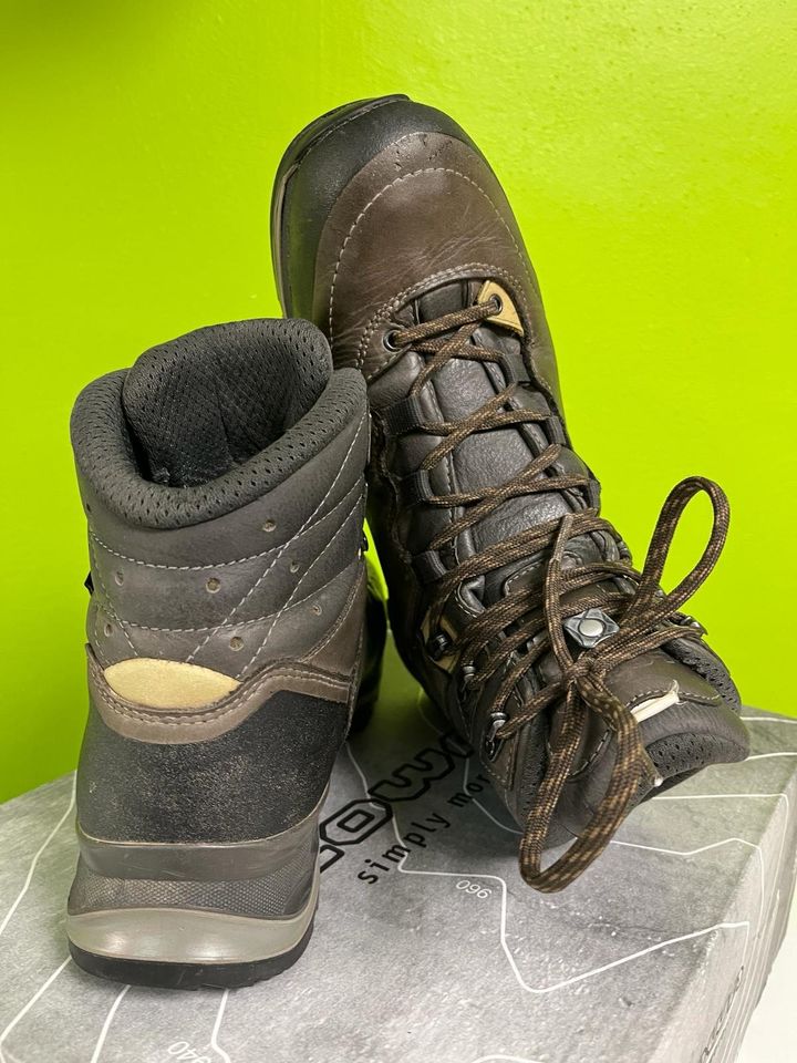 LOWA Damen Trekking Stiefel Lady Light GTX Größe 41 in Michelstadt