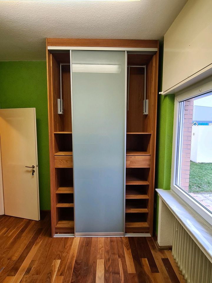 Kleiderschrank 3x1,6x0,7m Eiche Massiv Modern in Dortmund