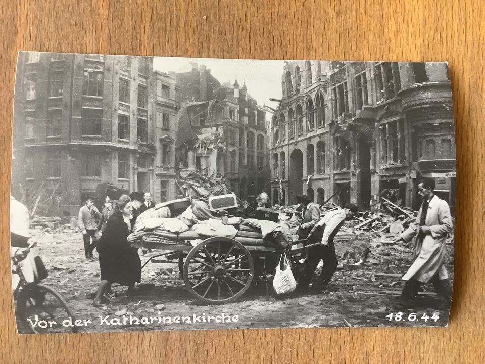 Alte Postkarte Hamburg Vor der Katharinenkirche 18.6.44 Nr. 52 in Celle