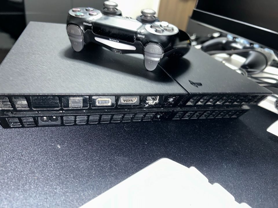 PS4, Controller, HDMI Kabel, Netzteil 150€ VB in Salzgitter