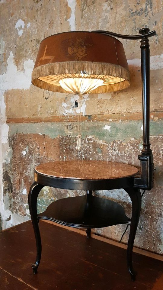 Stehlampe mit Marmortisch um 1900 Holz Vintage Antik in Berlin