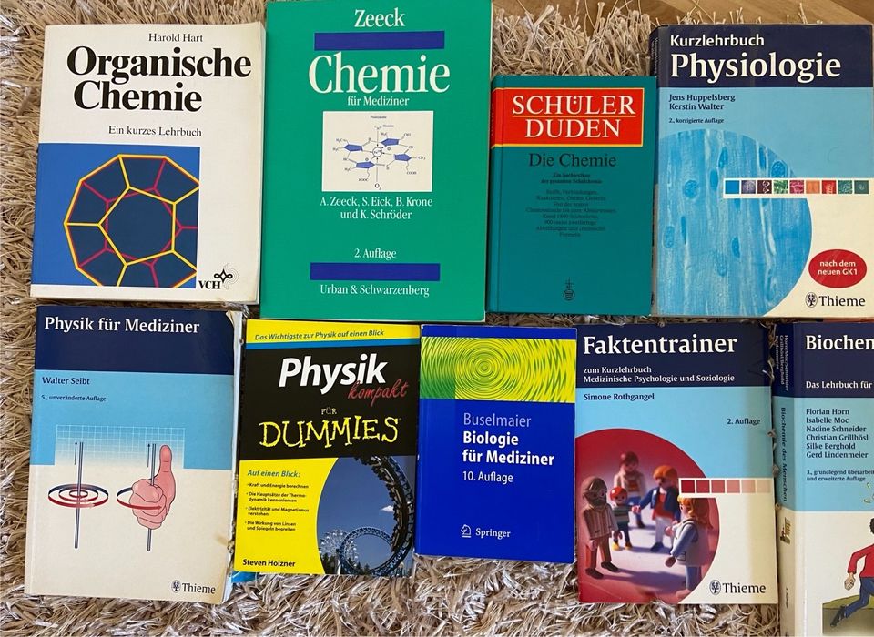 Zahnmedizin/ Medizinstudium Büchersammlung in Tübingen