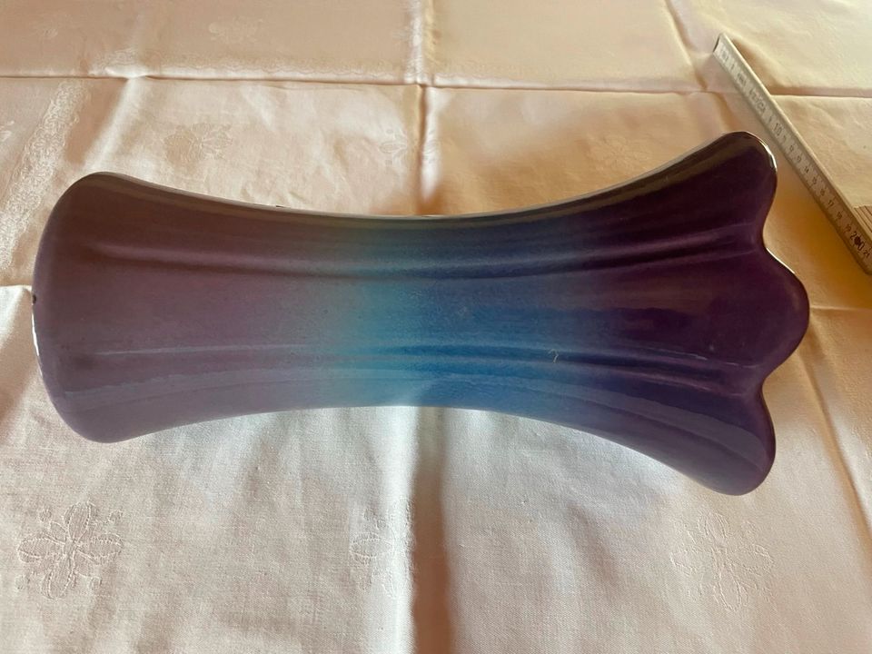 Vase ,Lila Keramik 25 cm hoch, Vase schw. Goldkolben 26 cm hoch in Merkendorf