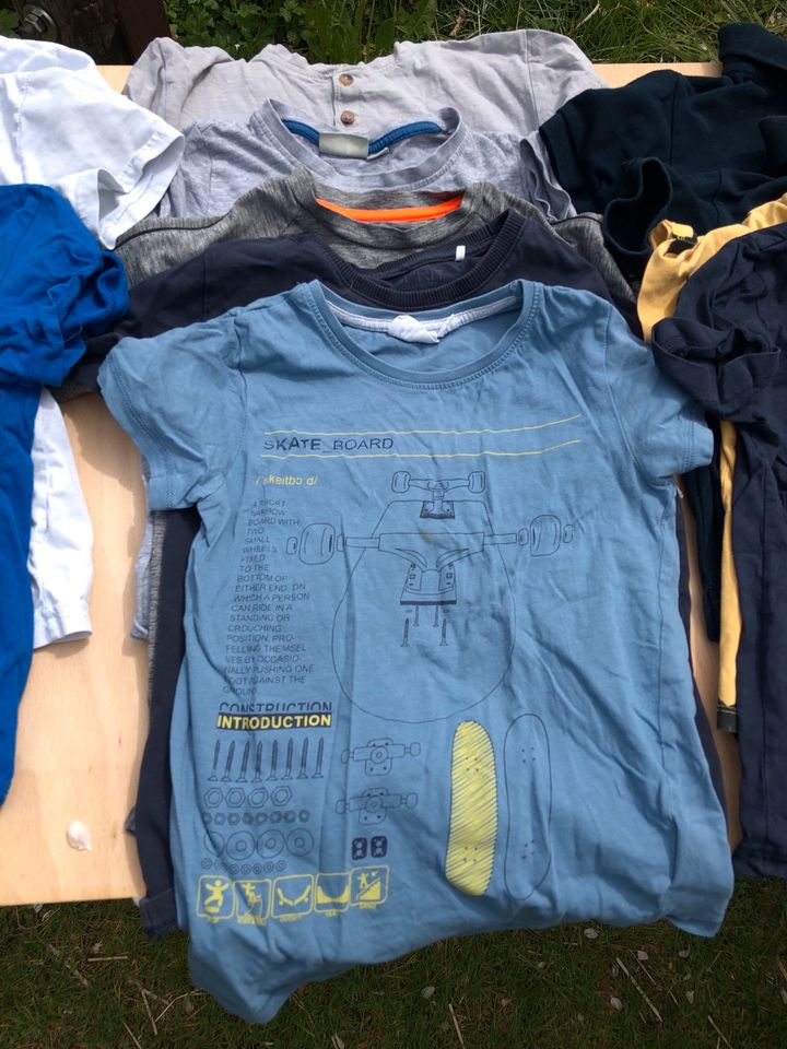 10 T-Shirts für Kinder und zwei Polohemden Paket in Raisting