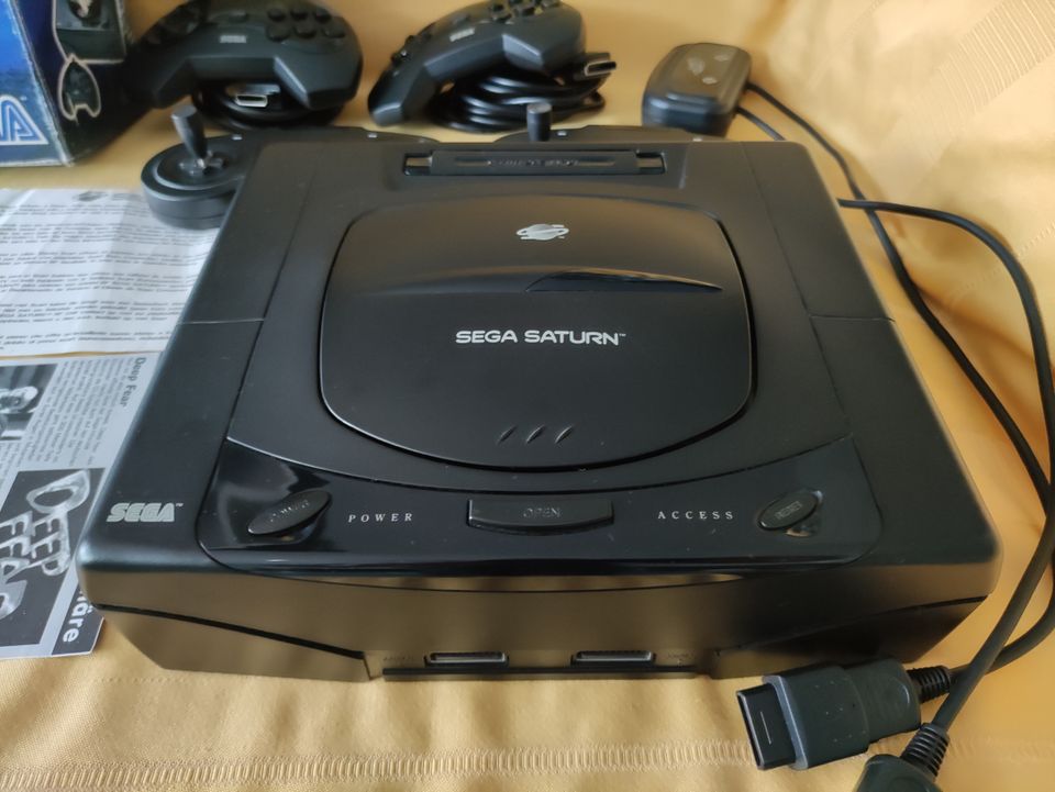 Sega Saturn Konsole OVP - 75 Spiele - 4 Controller 8x MemoryCard in Kelsterbach