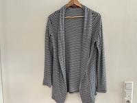 Strickjacke von S. Oliver, gestreift weiß/ grau Größe 36 Kreis Pinneberg - Tornesch Vorschau