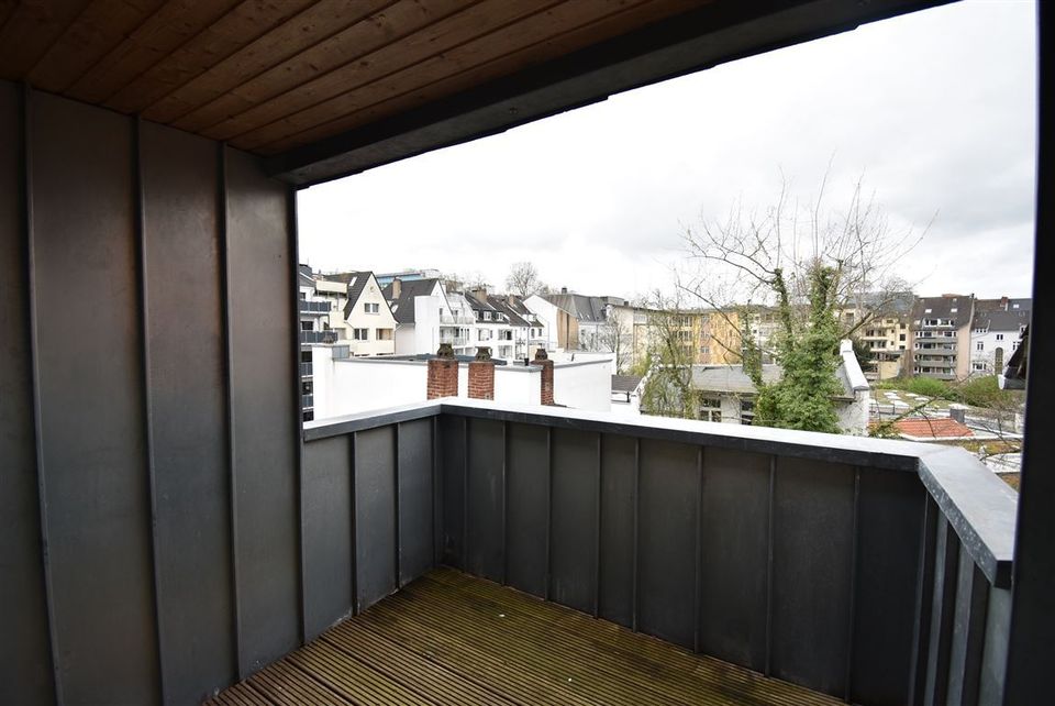 Altbau-Maisonette! Bezugsfreie 2-Zi-Maisonette-Whg mit Balkon in Düsseldorf