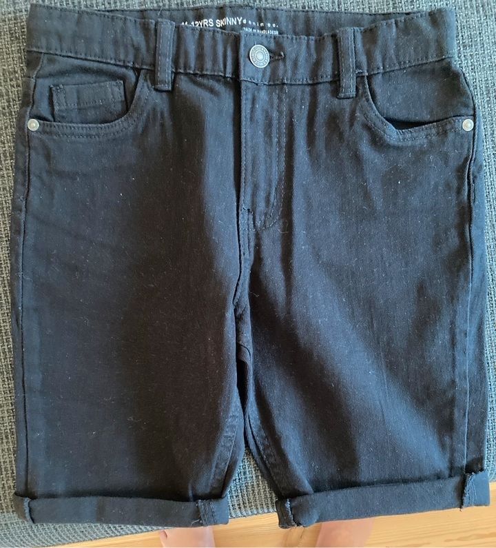 6 Shorts Jungs in Böhlen