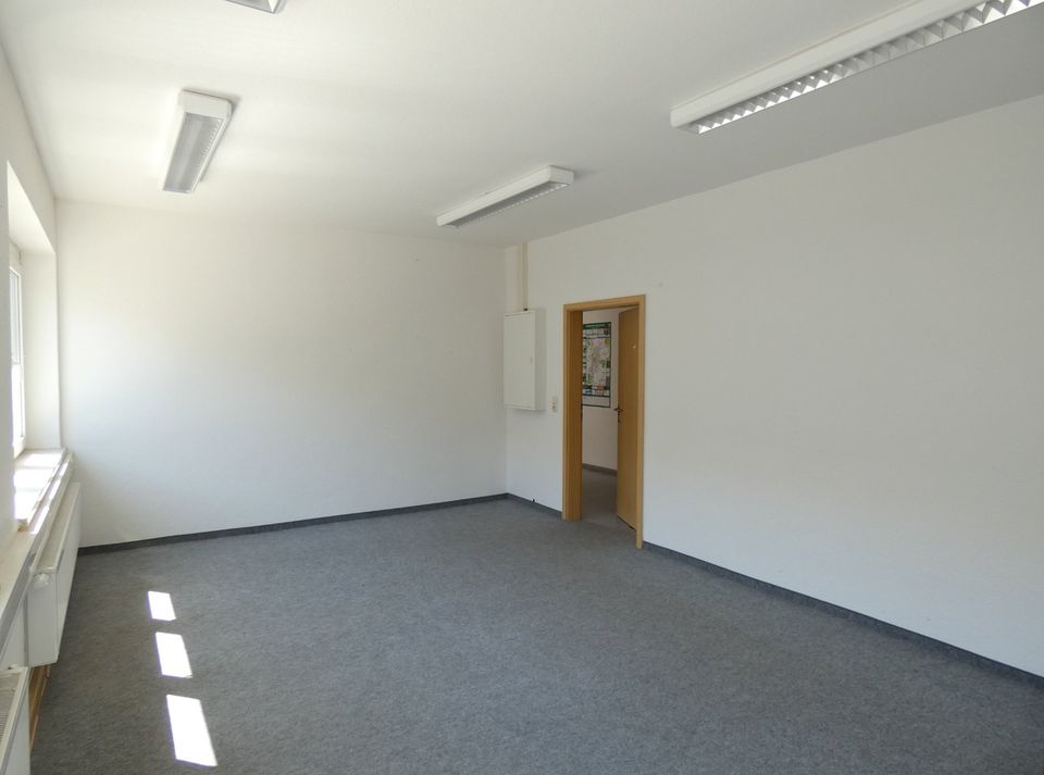 Moderne, helle Büroräume & Konferenzraum (208 m² od. flexibel teilbar) in Gewerbekomplex in Annaberg in Annaberg-Buchholz